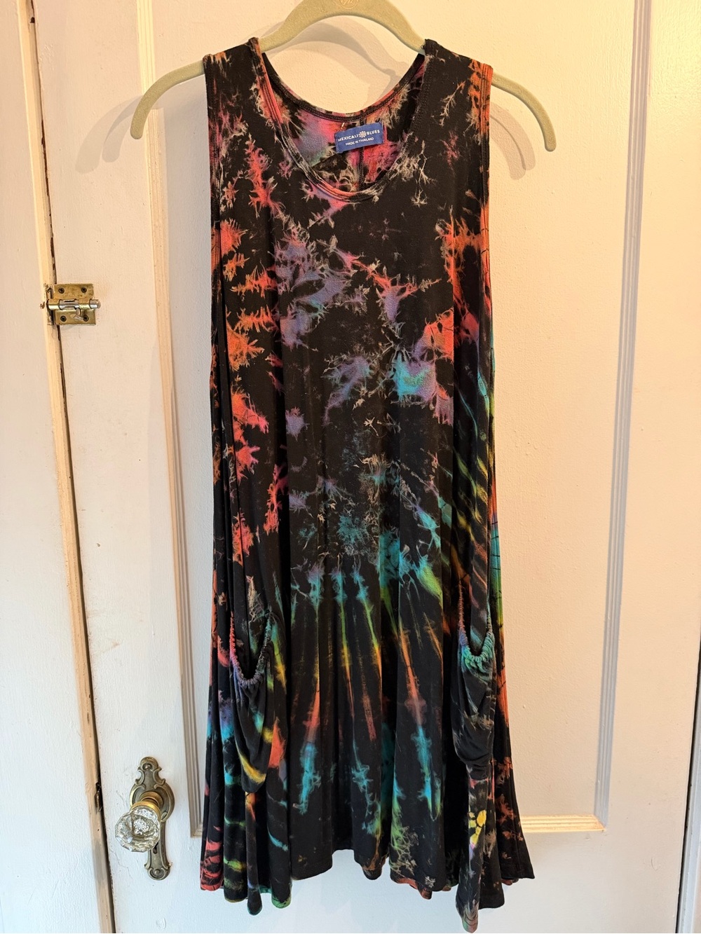 Sleeveless Tie-Dye Midi Dress in Black Multi